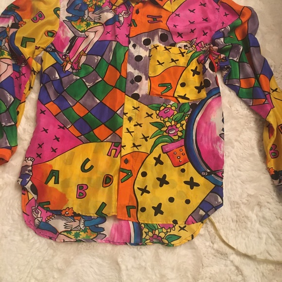 Over sized silk shirt to wear as cover up or tie at waist with jeans. Vintage - Picture 3 of 12